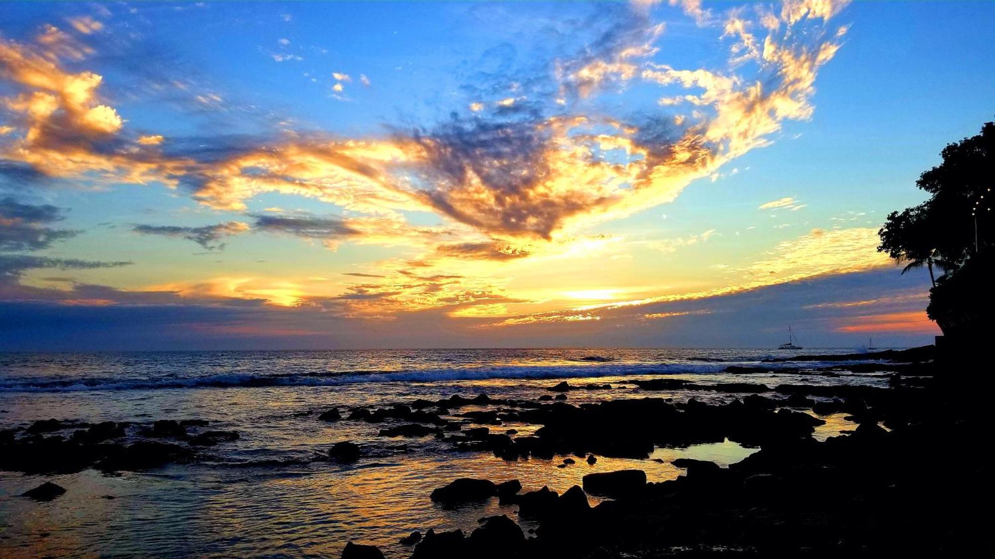 Downtown Hawaiian Paradise Condo With Hot Tub, Pool & Beach - Kona Islander Inn Kailua-Kona Esterno foto